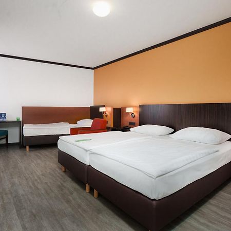 Trans World Hotel Donauwelle Linz Bagian luar foto