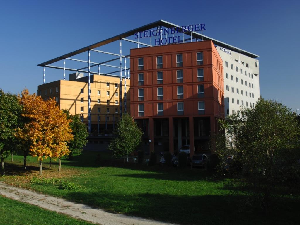Trans World Hotel Donauwelle Linz Bagian luar foto