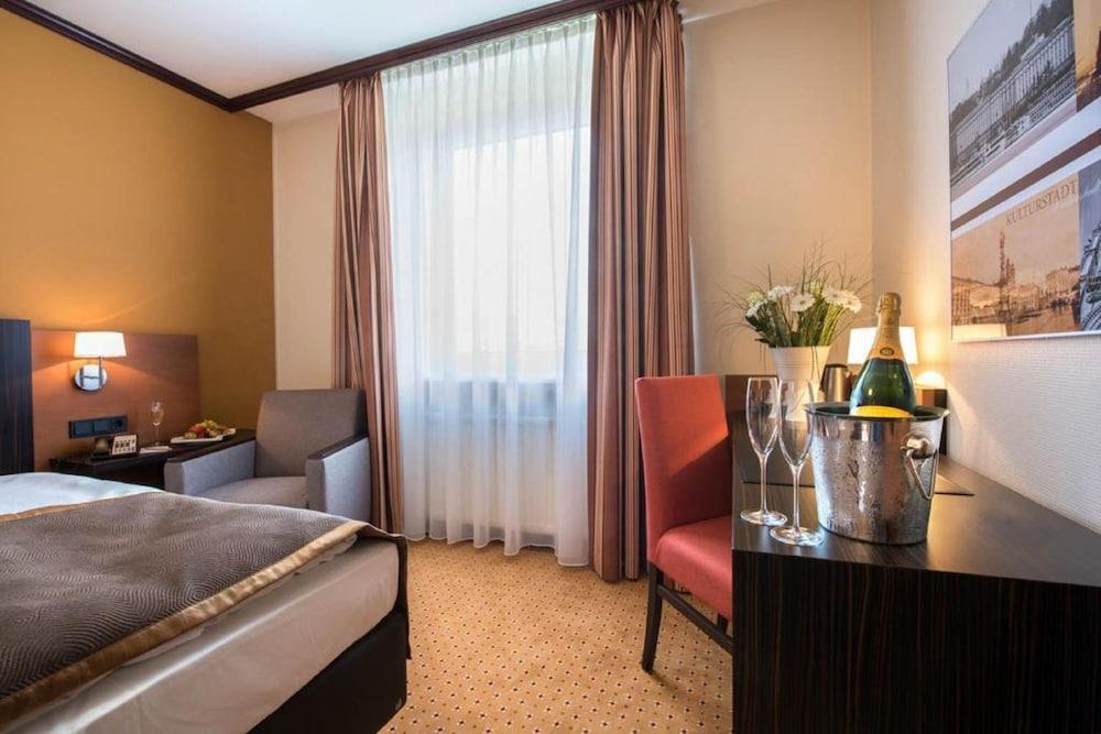 Trans World Hotel Donauwelle Linz Bagian luar foto