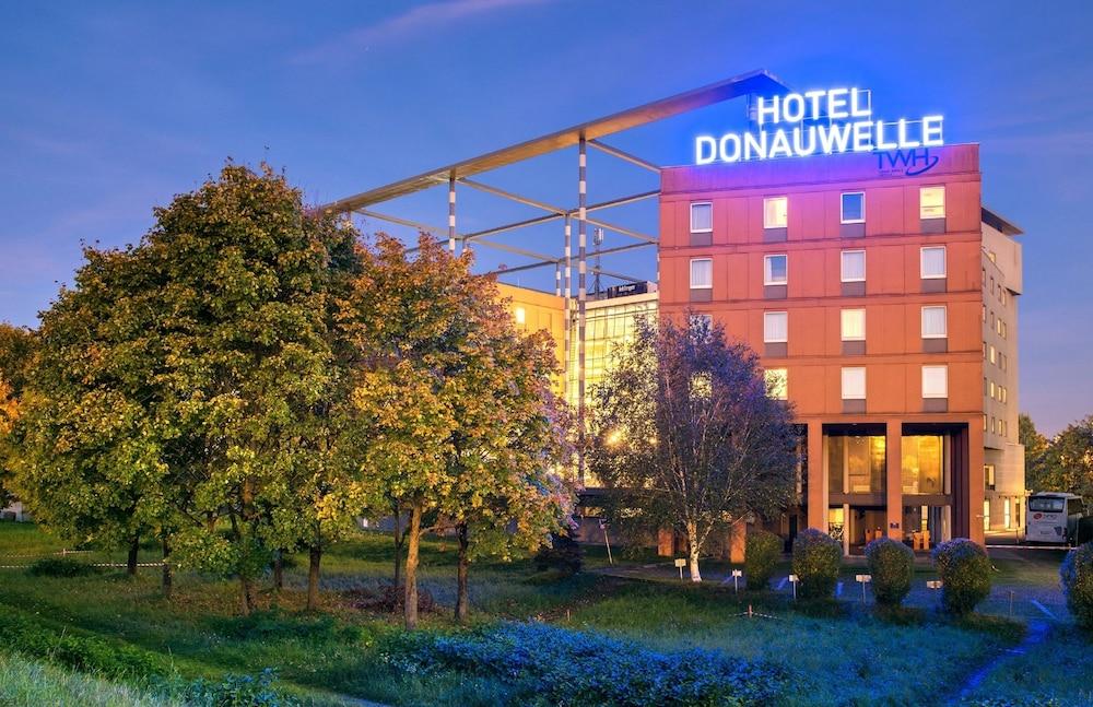 Trans World Hotel Donauwelle Linz Bagian luar foto