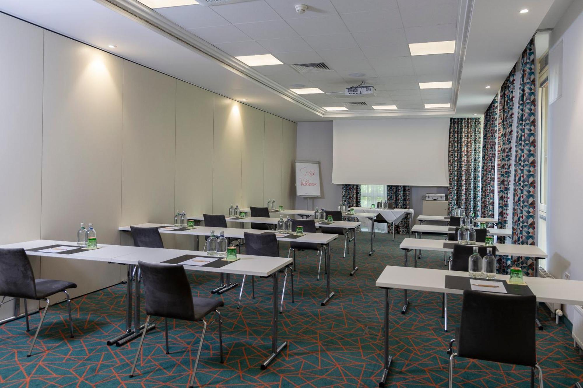 Trans World Hotel Donauwelle Linz Bagian luar foto
