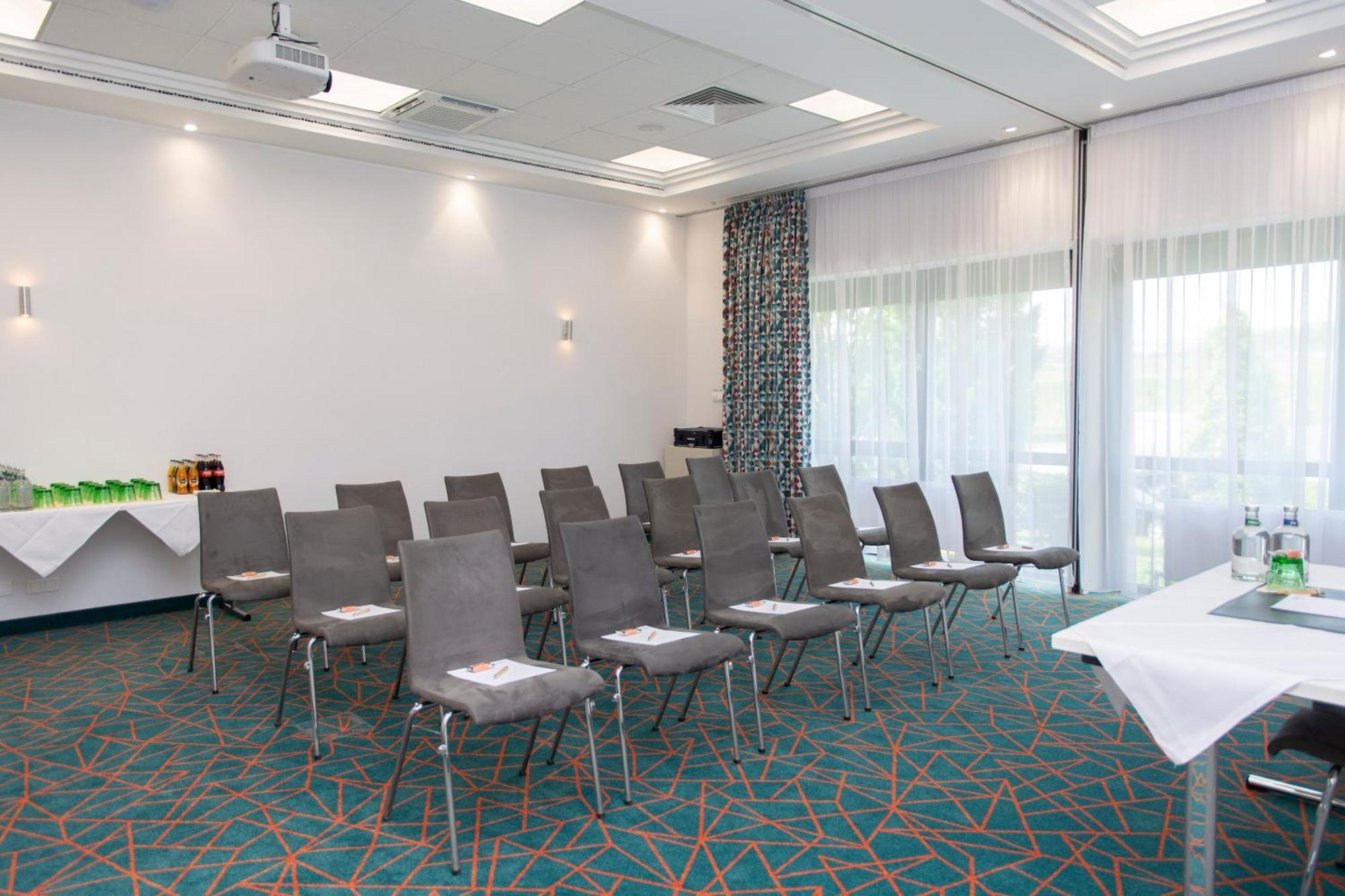 Trans World Hotel Donauwelle Linz Bagian luar foto