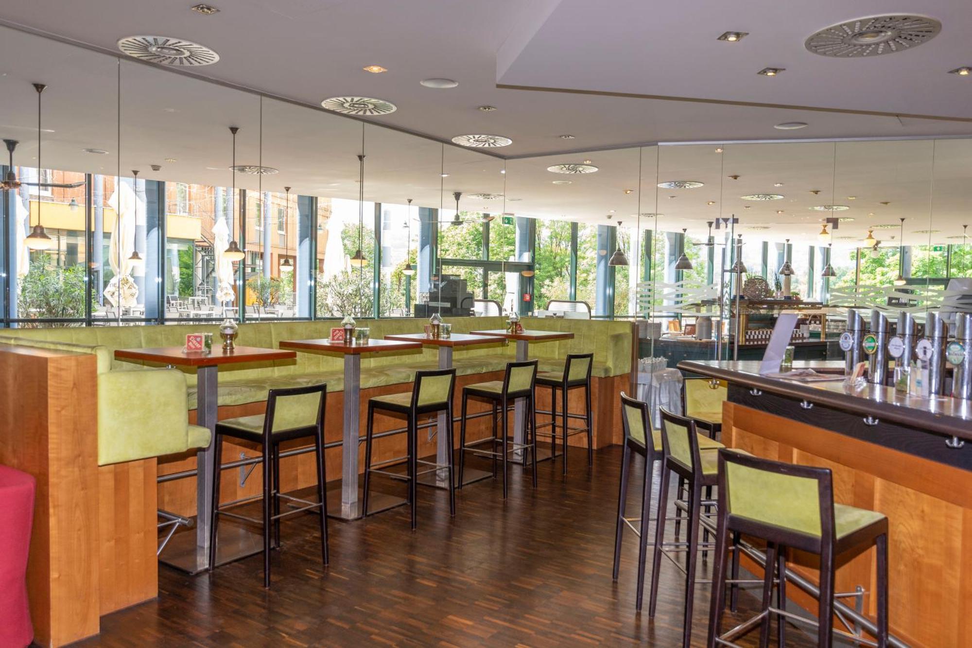 Trans World Hotel Donauwelle Linz Bagian luar foto