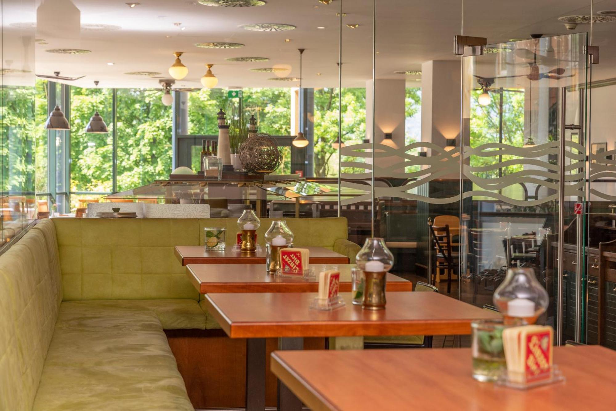 Trans World Hotel Donauwelle Linz Bagian luar foto