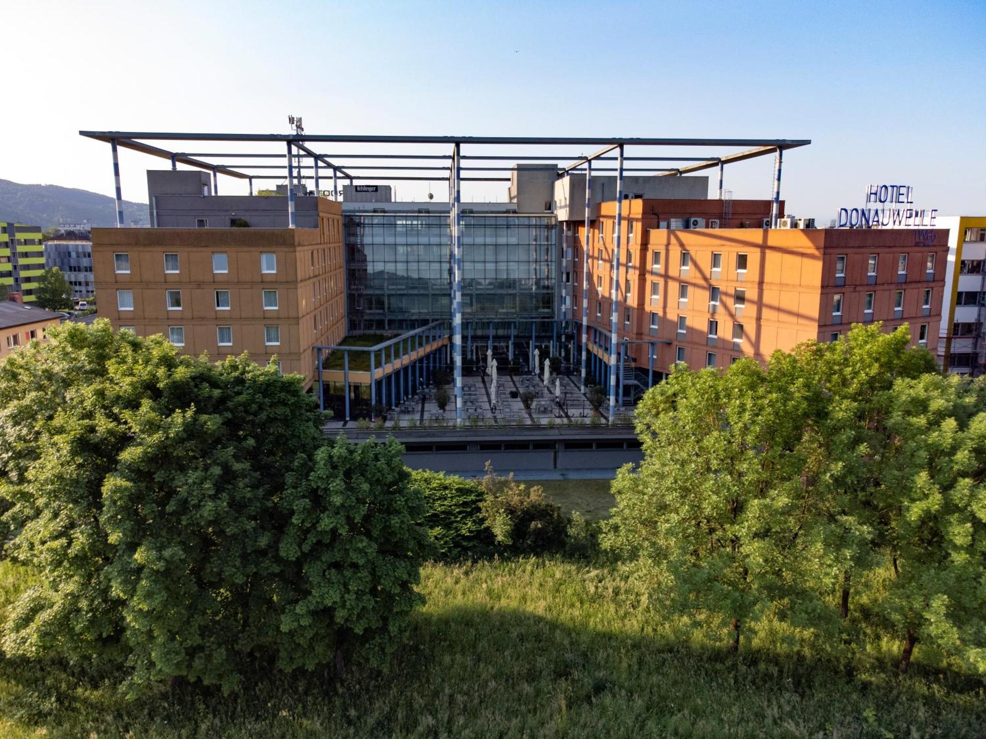 Trans World Hotel Donauwelle Linz Bagian luar foto