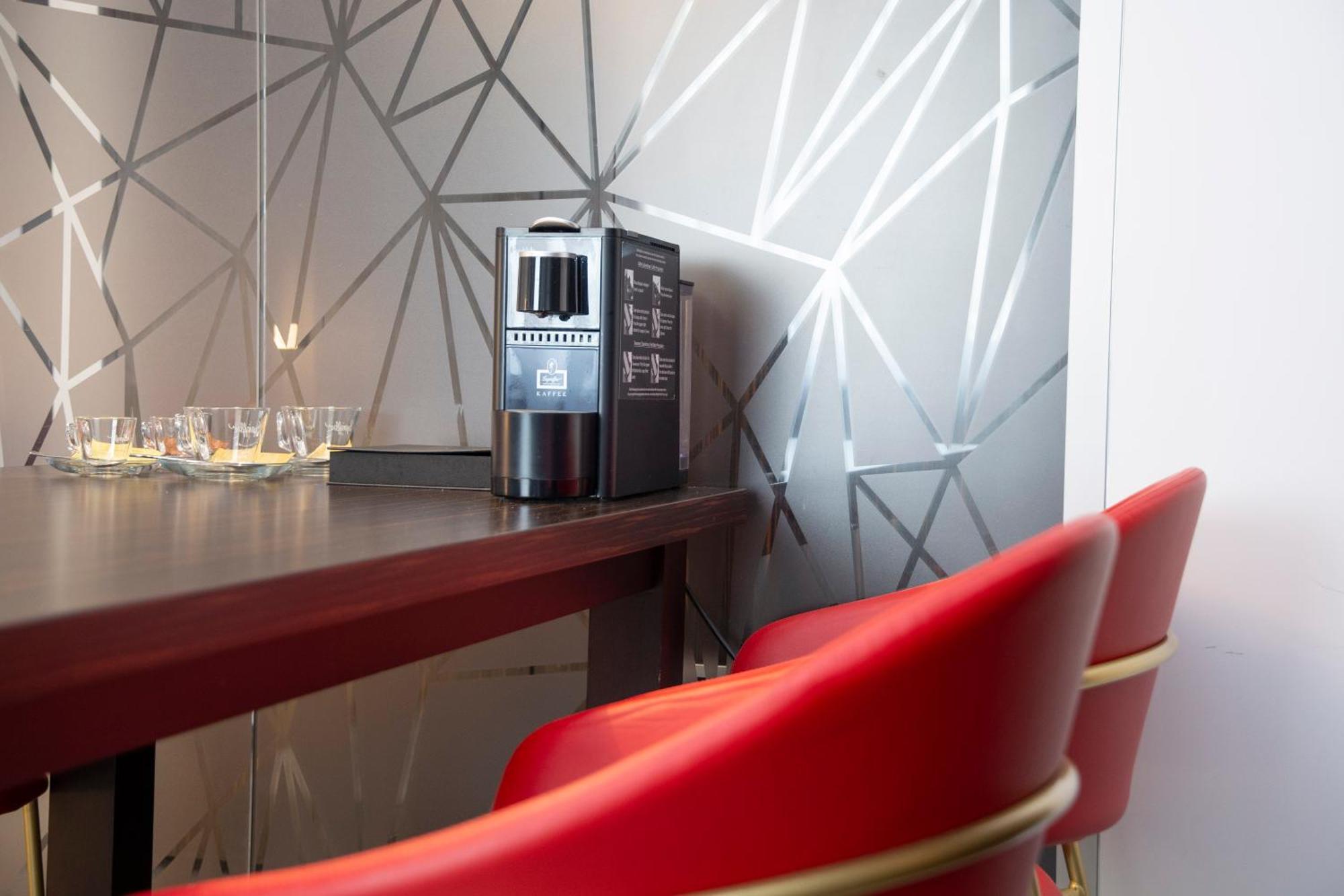 Trans World Hotel Donauwelle Linz Bagian luar foto