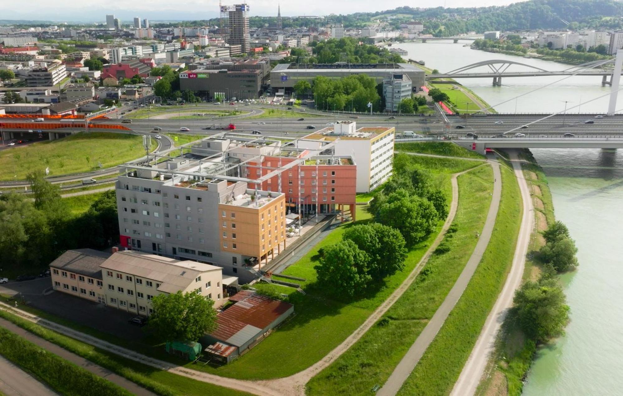 Trans World Hotel Donauwelle Linz Bagian luar foto