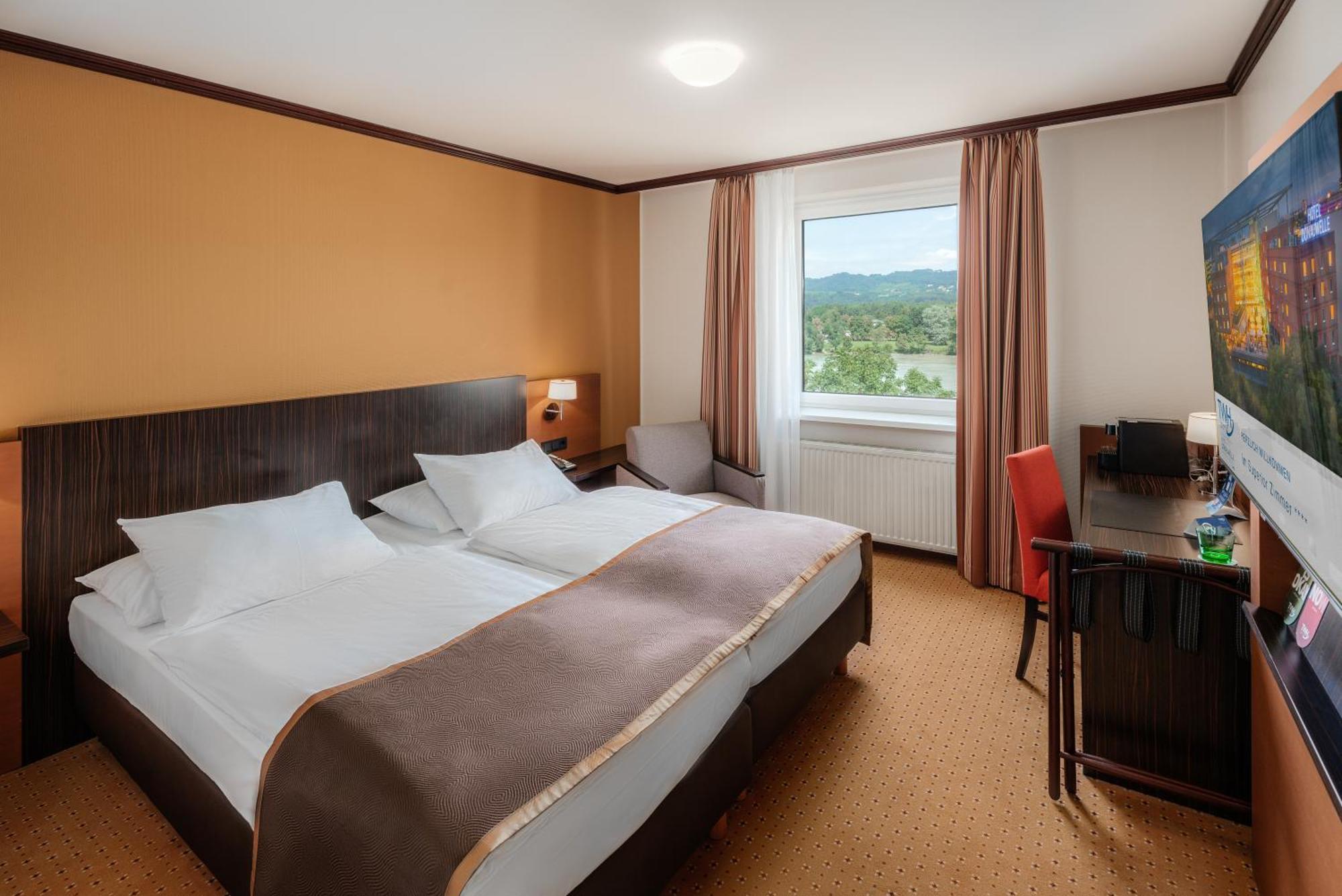 Trans World Hotel Donauwelle Linz Bagian luar foto