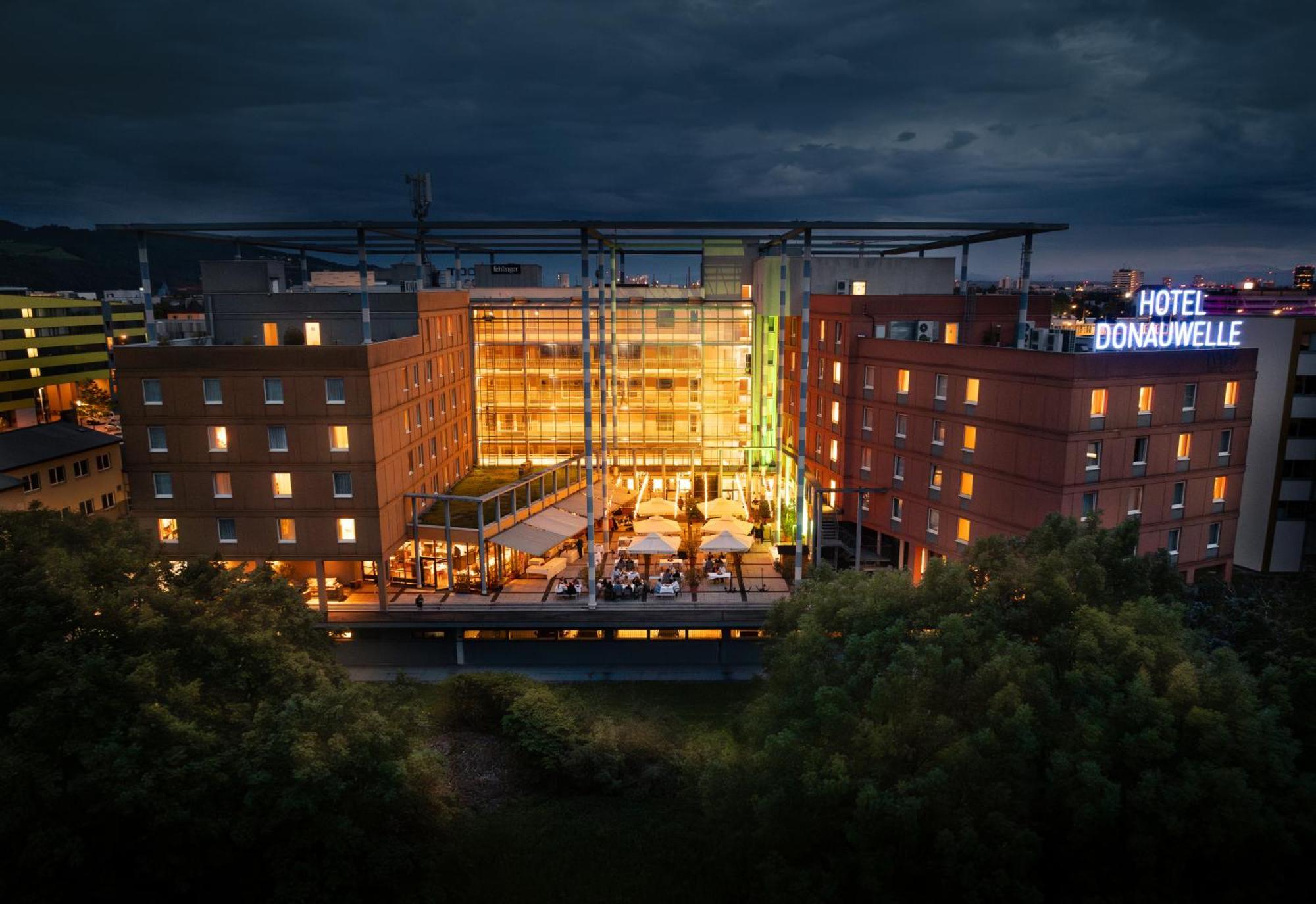 Trans World Hotel Donauwelle Linz Bagian luar foto
