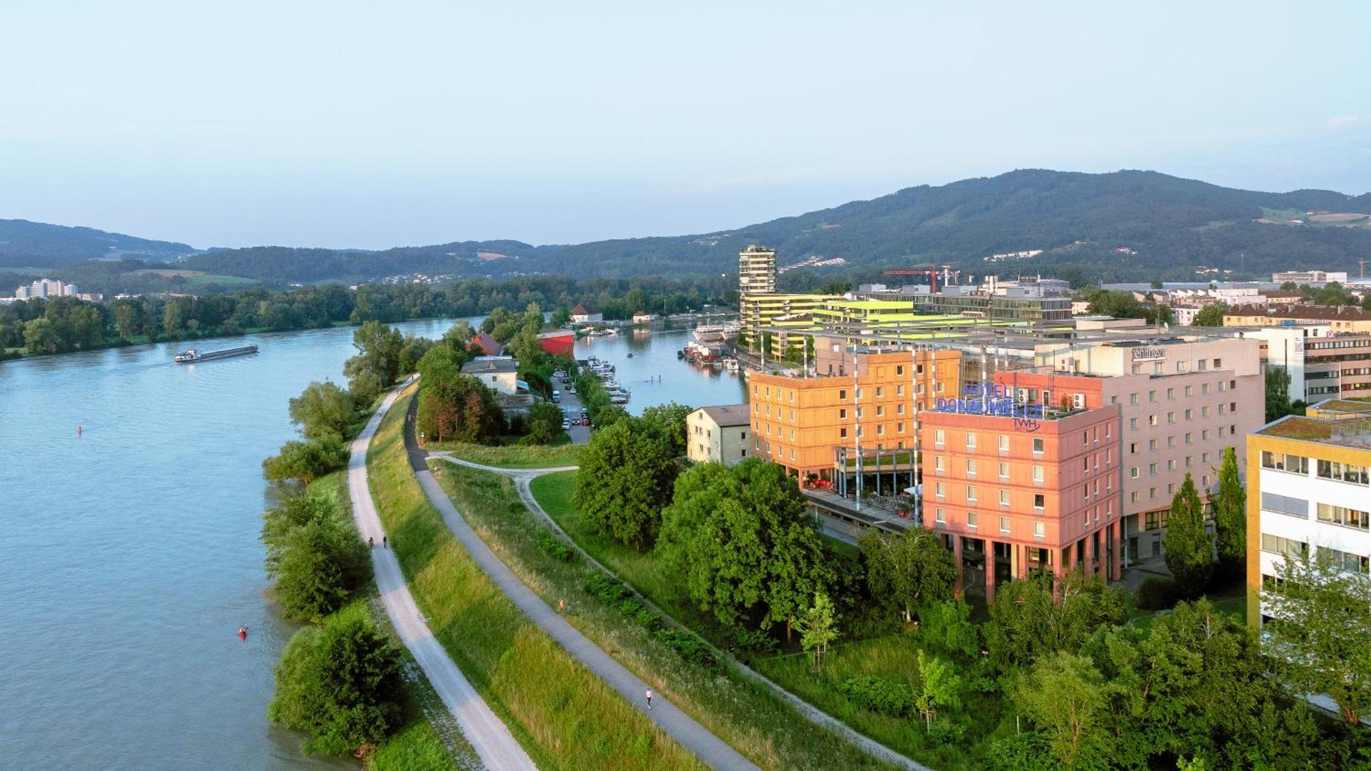 Trans World Hotel Donauwelle Linz Bagian luar foto