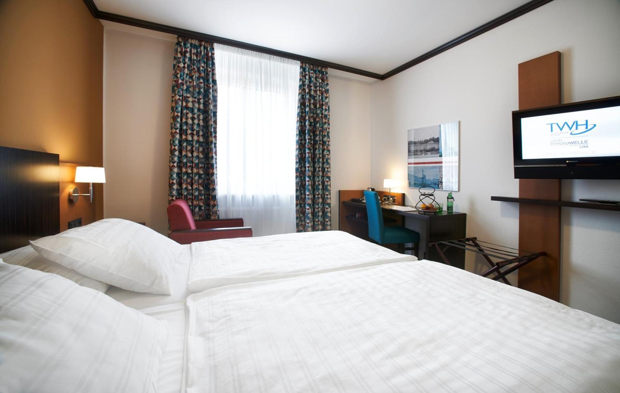 Trans World Hotel Donauwelle Linz Bagian luar foto