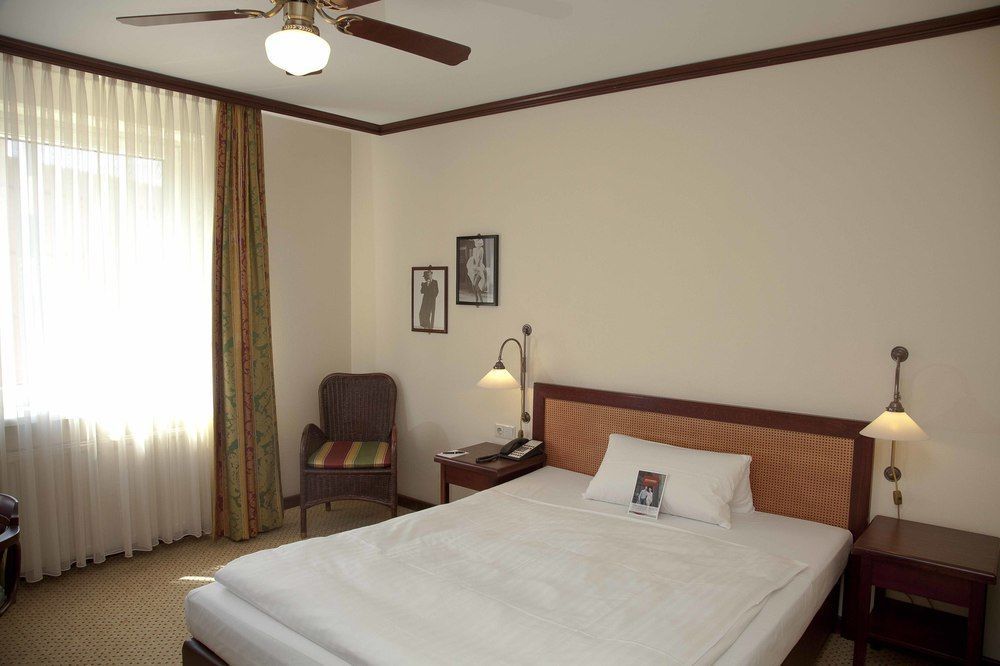Trans World Hotel Donauwelle Linz Bagian luar foto