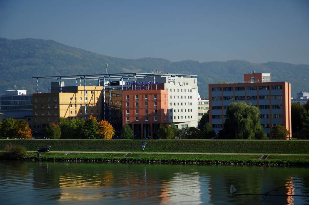 Trans World Hotel Donauwelle Linz Bagian luar foto