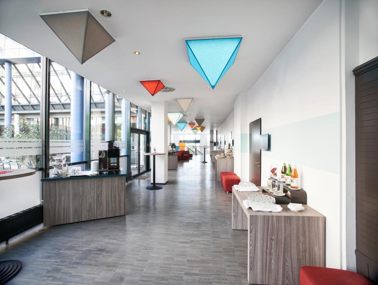 Trans World Hotel Donauwelle Linz Bagian luar foto